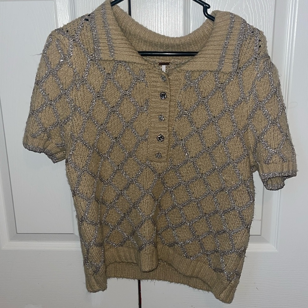 Free people short sleeve collared / never worn / perfect condition